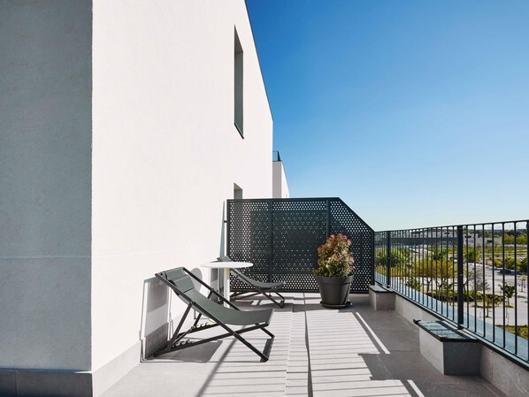 تجهيزات عازلة للصوت وواي فاي مجانًا وملاءات أسرّة