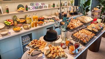 Frokostbuffé hver dag (EUR 13 per person)