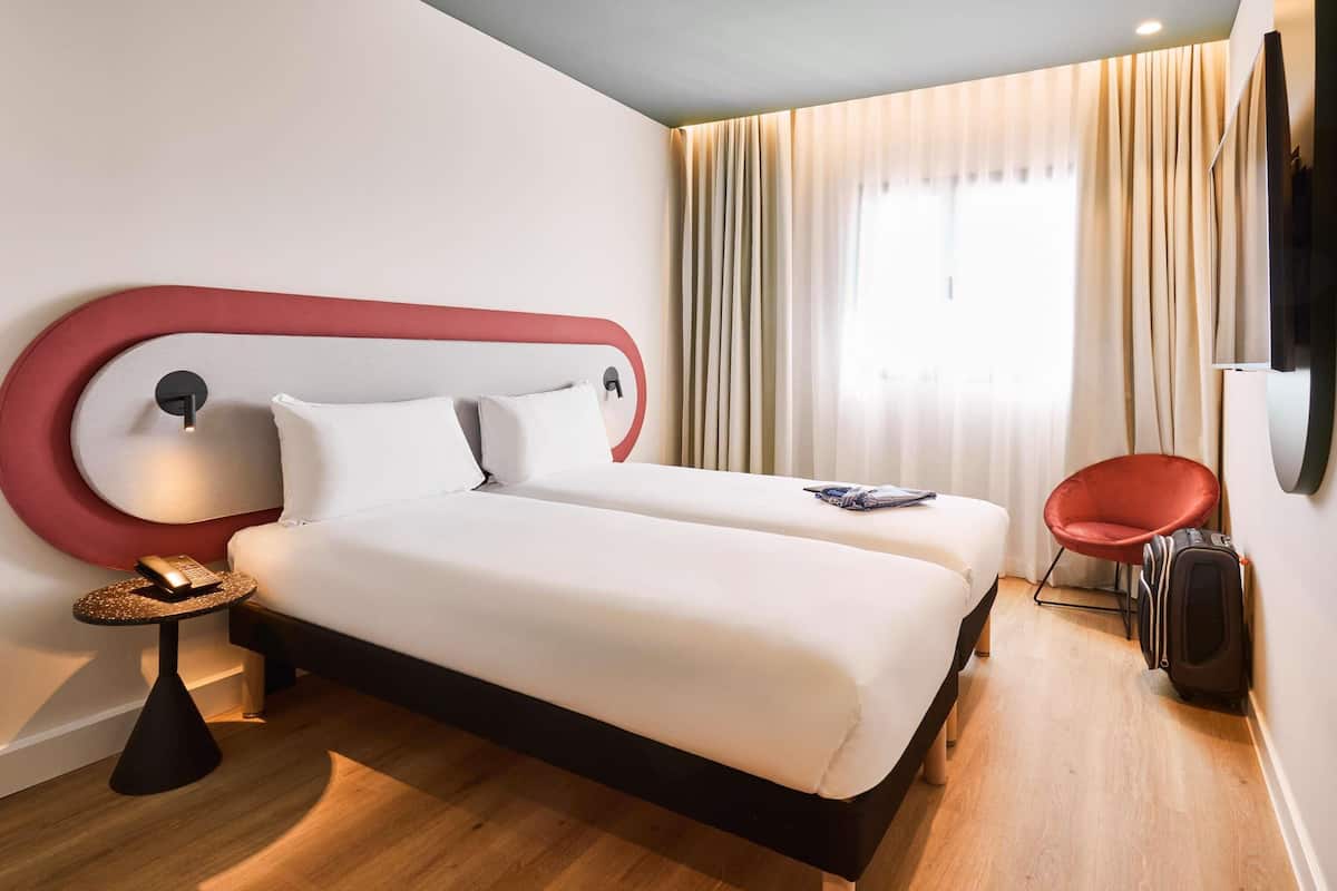 Standard Room, 2 Twin Beds | Soundproofing, free WiFi, bed sheets