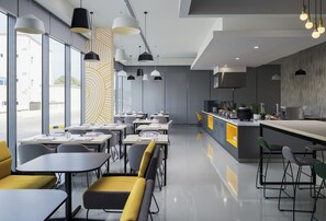 Breakfast, lunch and dinner served - Studio M Muscat (Seeb)