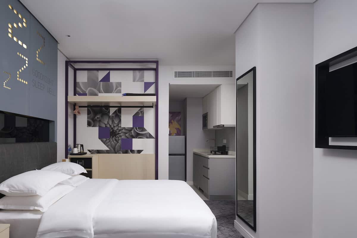 Studio, 1 King Bed (Urban) | 1 bedroom, minibar, in-room safe, desk