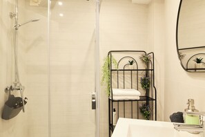 Shower, hair dryer, towels, soap - DEL VALLE HOME CENTER (Córdoba)