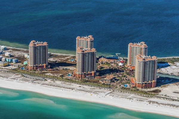 Sulla spiaggia, lettini da mare