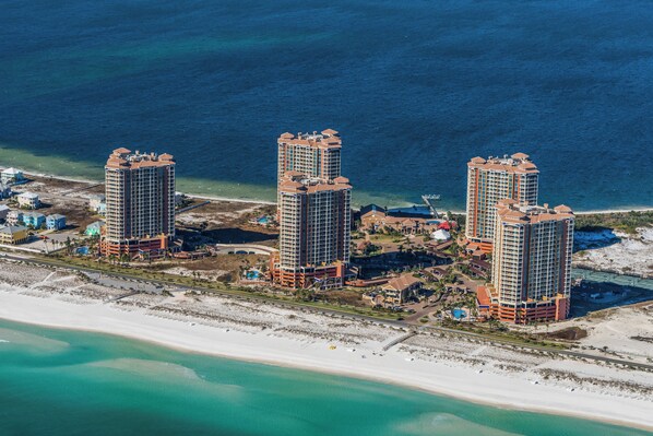Plage, chaises longues