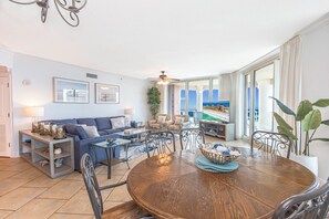 Dining - Oceanfront Tower 3 Gulf & Bay View 3-Bedroom 18th Floor Condo in Pensacola Beach (Pensacola Beach)
