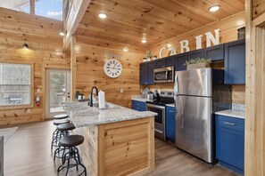 Cabin, 2 Bedrooms | Private kitchen | Fridge, oven, coffee/tea maker, toaster