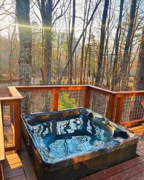 Outdoor spa tub - HOT TUB, FIRE PIT, DOGS WELCOME, 3 min from newly opened Chimney Rock.  (Lake Lure)