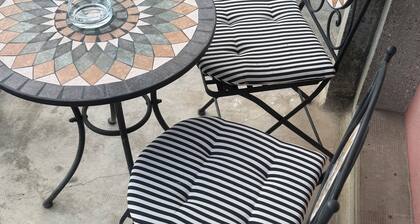 5th floor, charming 2-bedroom apartment , Centre of Geneva