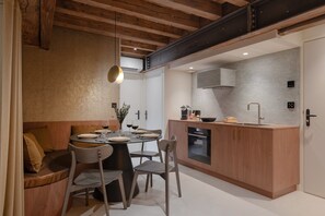 Suite Lys, Grenier à sel de Pérouges | 전용 주방 | 미니 냉장고, 전자레인지, 에스프레소 메이커, 커피/티 메이커