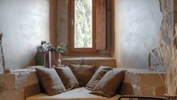Suite Acanthe, Grenier à sel de Pérouges | 1 chambre, literie de qualité supérieure, surmatelas