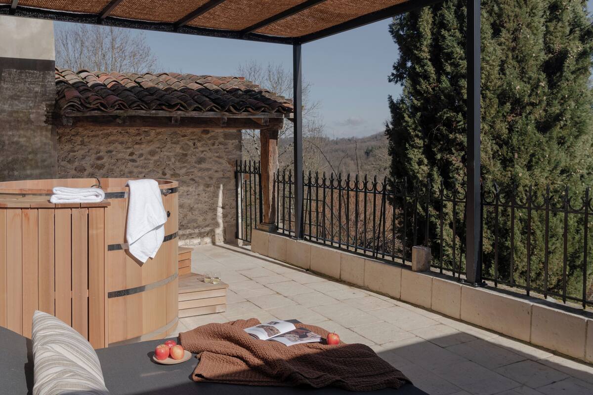 Suite Luxe Duchesse, Grenier à sel de Pérouges | Teras/veranda