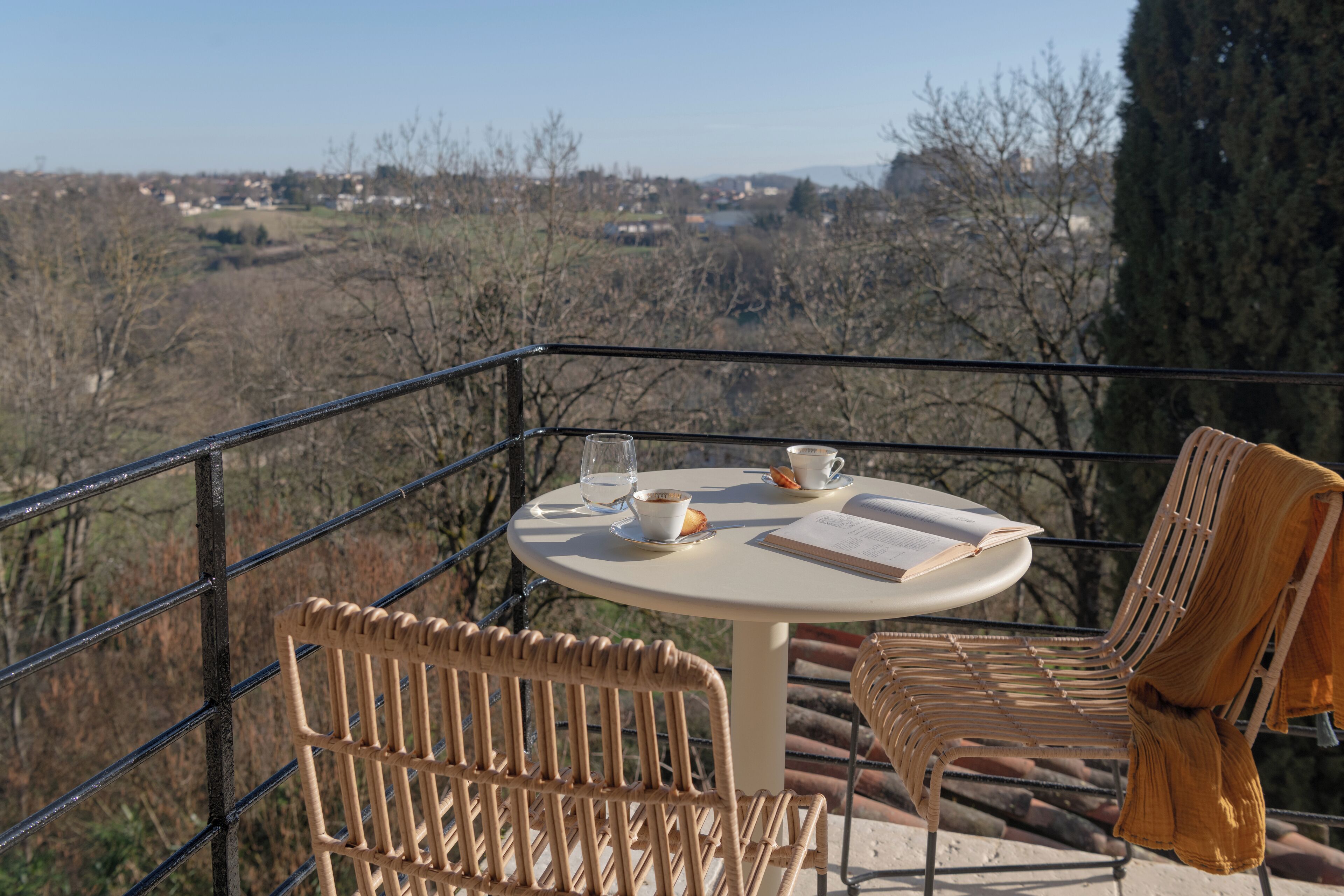 Suite Acanthe, Grenier à sel de Pérouges | Terrace/patio