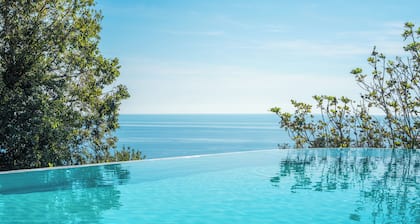 LUX - Infinity pool Villa with Sea Views and a Beach with 10-15 minutes walk.