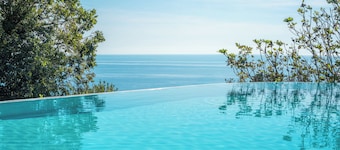 LUX - Infinity pool Villa with Sea Views and a Beach with 10-15 minutes walk.