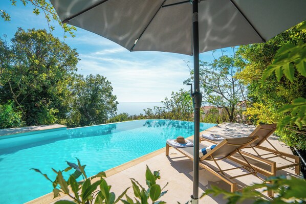 حمّام سباحة خارجي