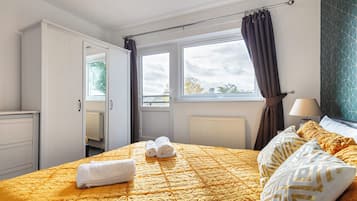 2 bedrooms, iron/ironing board, WiFi, bed sheets