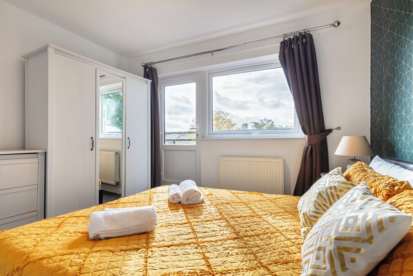 2 chambres, fer et planche à repasser, Wi-Fi, draps fournis