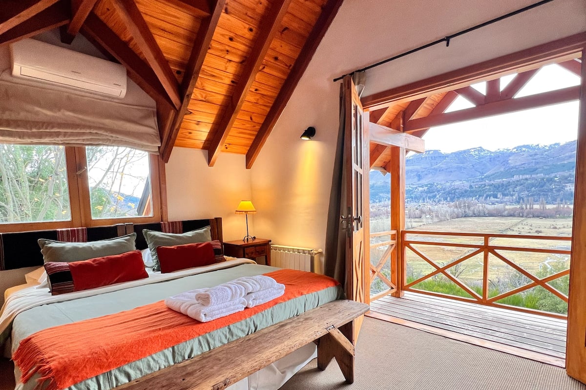 Camera Deluxe, balcone, vista valle | Una cassaforte in camera, Wi-Fi gratuito