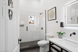 Bruser, hårtørrer, håndklæder