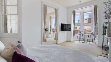 9 bedrooms, iron/ironing board, WiFi