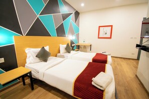 Superior Room | Desk, laptop workspace, free WiFi - Moonlight Inn (Bengaluru)