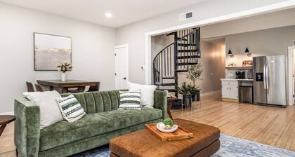 Prime Main St Suite! Walk 2 Dining & Shopping! Spiral Stairs to Loft Bedroom!