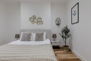 2 chambres, fer et planche à repasser, Wi-Fi, draps fournis