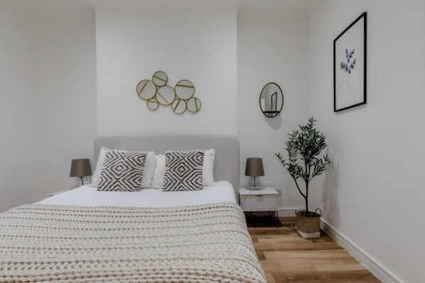 2 bedrooms, iron/ironing board, WiFi, bed sheets - PrimeVisionLiving Spacious 2bed! (London)