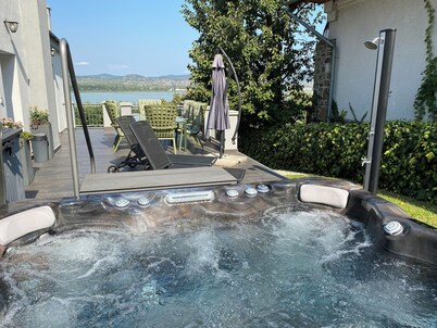 Capre Tihany - w/lake view and jacuzzi, near the beach 
