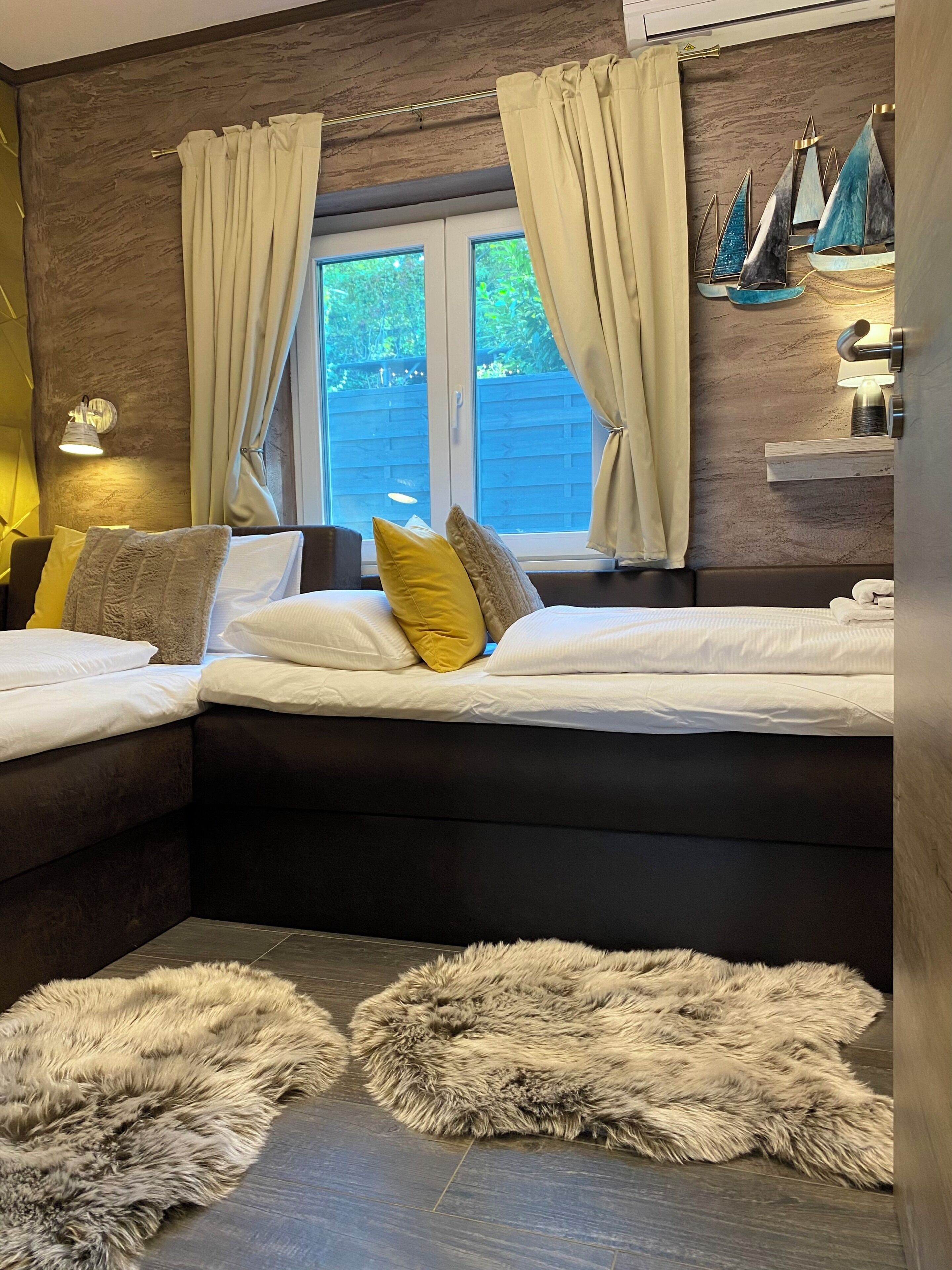 4 bedrooms, in-room safe, iron/ironing board, travel crib