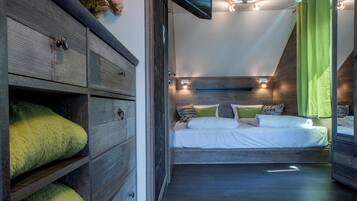 4 bedrooms, in-room safe, iron/ironing board, travel crib