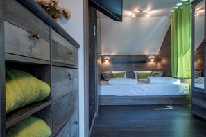 4 bedrooms, in-room safe, iron/ironing board, travel crib