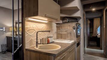 冰箱、微波炉、烤箱、炉灶