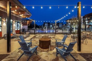 Outdoor dining - Trail Access, Plus Parking, Pool, and Gym! (RICHARDSON)