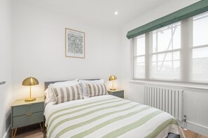 2 quartos, ferros/tábuas de passar roupa, Wi-Fi, roupa de cama