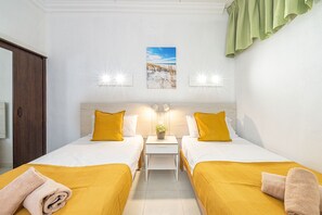 1 slaapkamer, een strijkplank/strijkijzer, gratis wifi, beddengoed