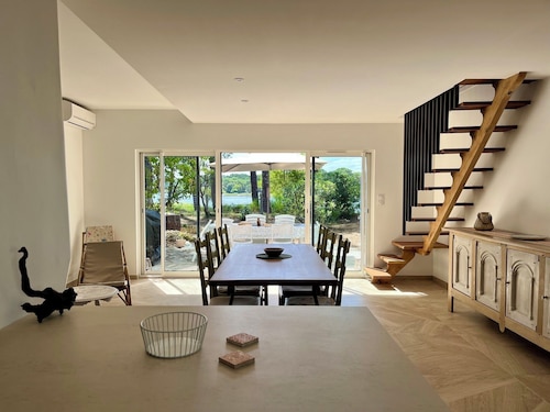 Ganz neu renoviertes wunderbares Haus direkt am See mit wunderbarem Seeblick