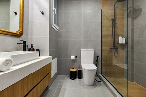 Dusche, Handtücher, Toilettenpapier