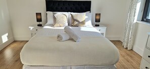 3 chambres, fer et planche à repasser, Wi-Fi, draps fournis