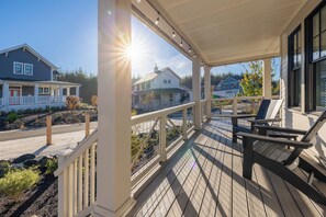 Property grounds - *NEW* Holiday Home: Hot tub, Fireplace! (Pacific Beach)