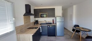 Fridge, microwave, stovetop, dishwasher