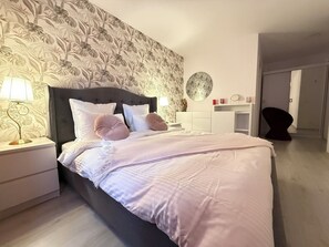 2 quartos, ferros/tábuas de passar roupa, Wi-Fi, roupa de cama