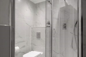 Hårføner, håndklær, såpe og toalettpapir