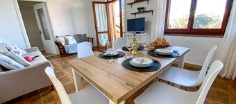 Holiday Home with Patio 20 Steps to the Beach for Families and Groups