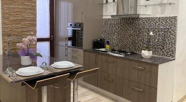 Fridge, microwave, oven, stovetop
