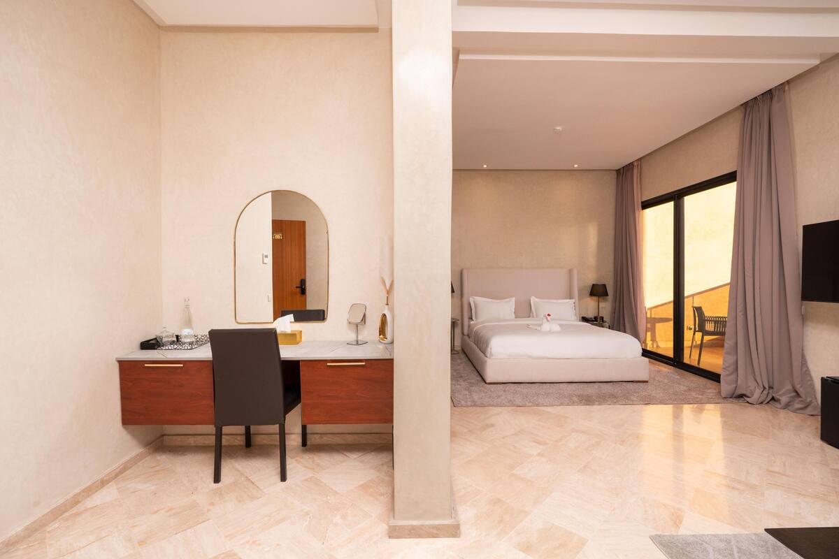 Chambre exécutive | Literie de qualité, lit avec matelas à plateau-coussin, minibar