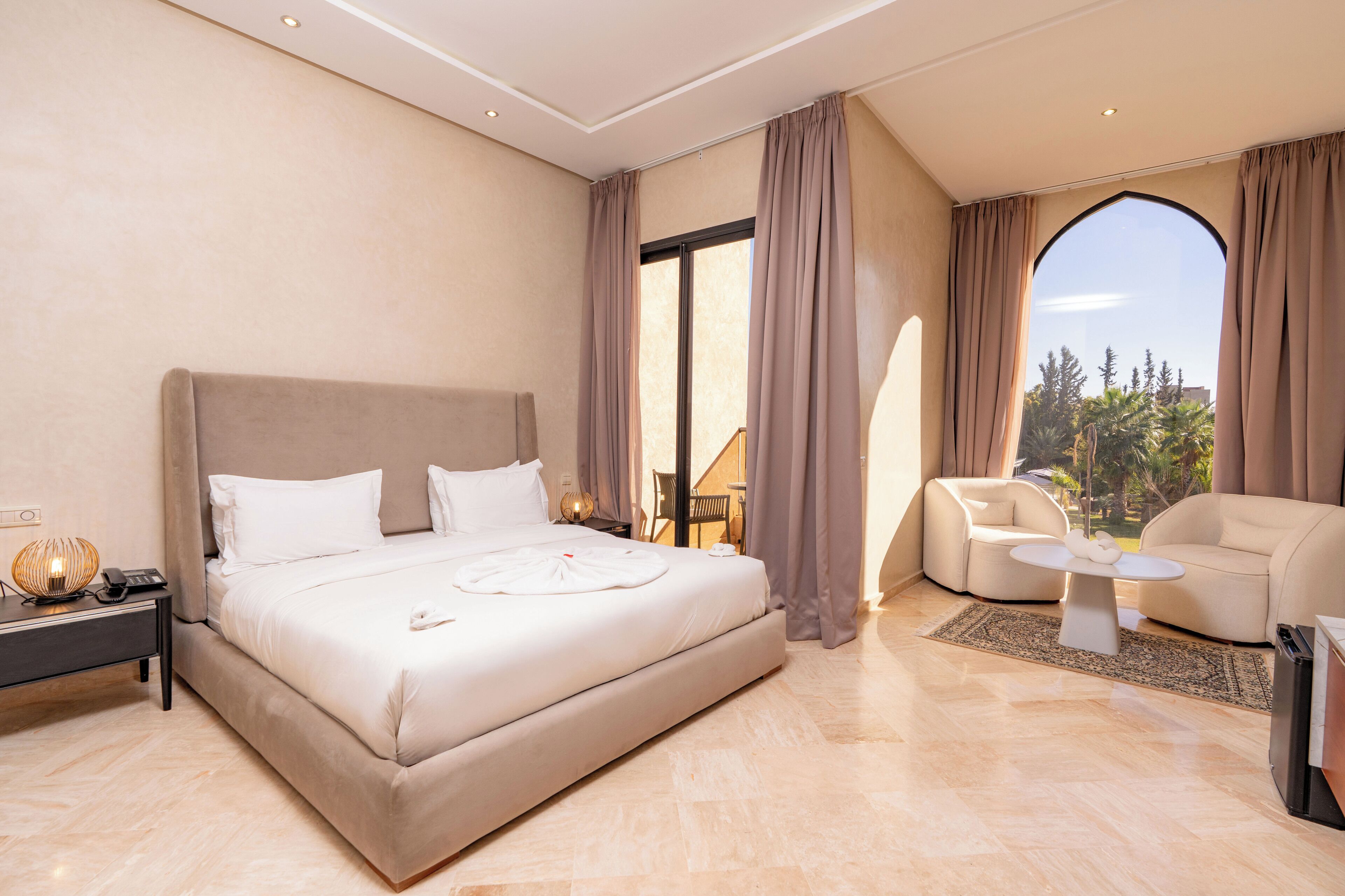 Deluxe Room | Premium bedding, pillowtop beds, minibar, in-room safe