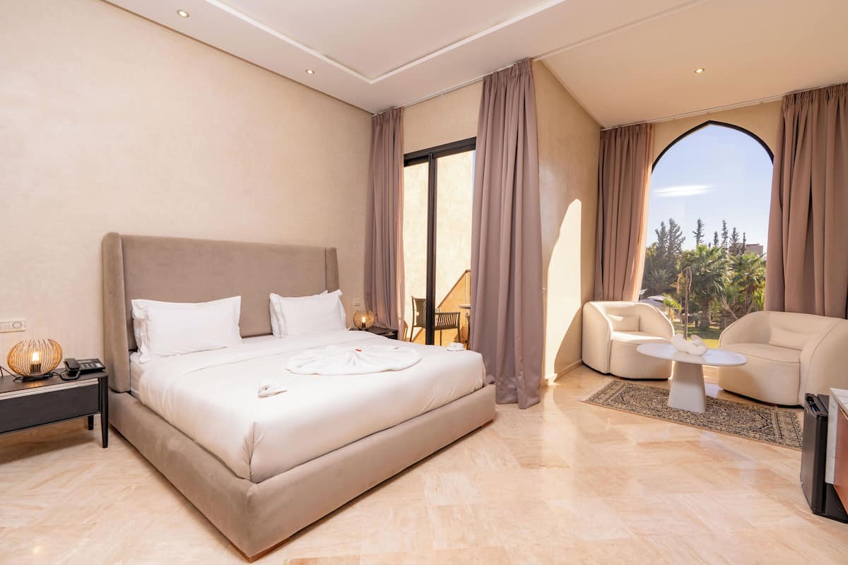 Deluxe Room | Premium bedding, pillowtop beds, minibar, in-room safe