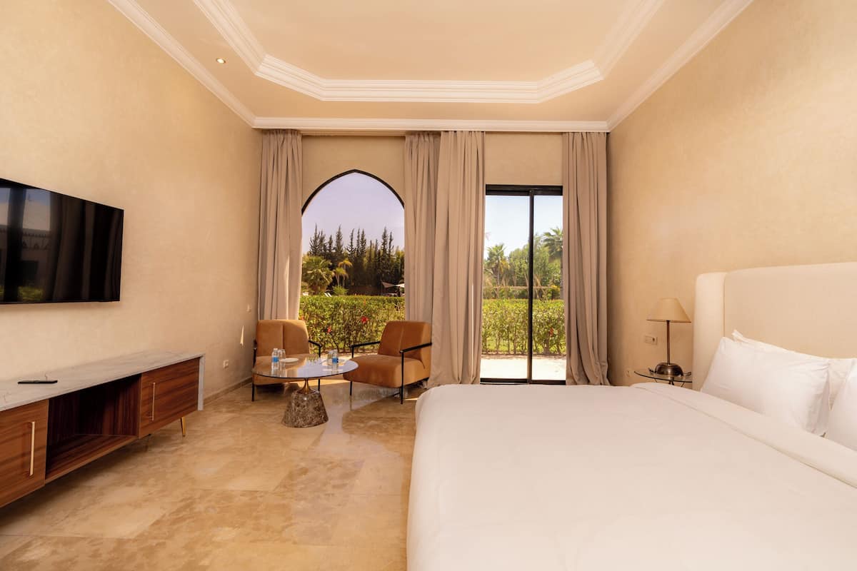 Chambre Double Confort, 1 très grand lit | 1 chambre, literie de qualité supérieure, surmatelas, minibar