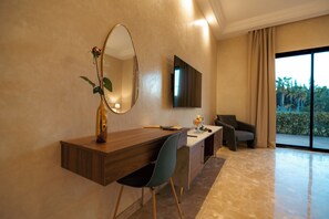 Deluxe Twin Room | 1 bedroom, premium bedding, pillowtop beds, minibar